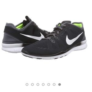 Nike Womens Free 5.0 TR5 Sneaker